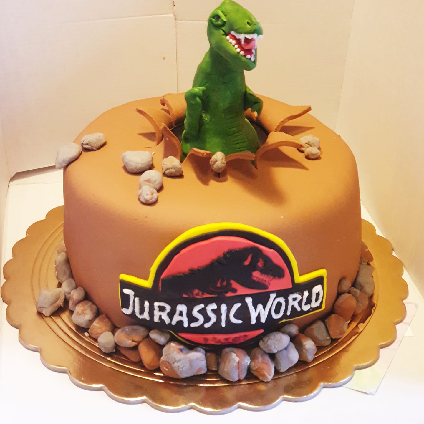 Tort_na_zamowienie_dla_chlopca_tort_T-Rex_tortykasipl