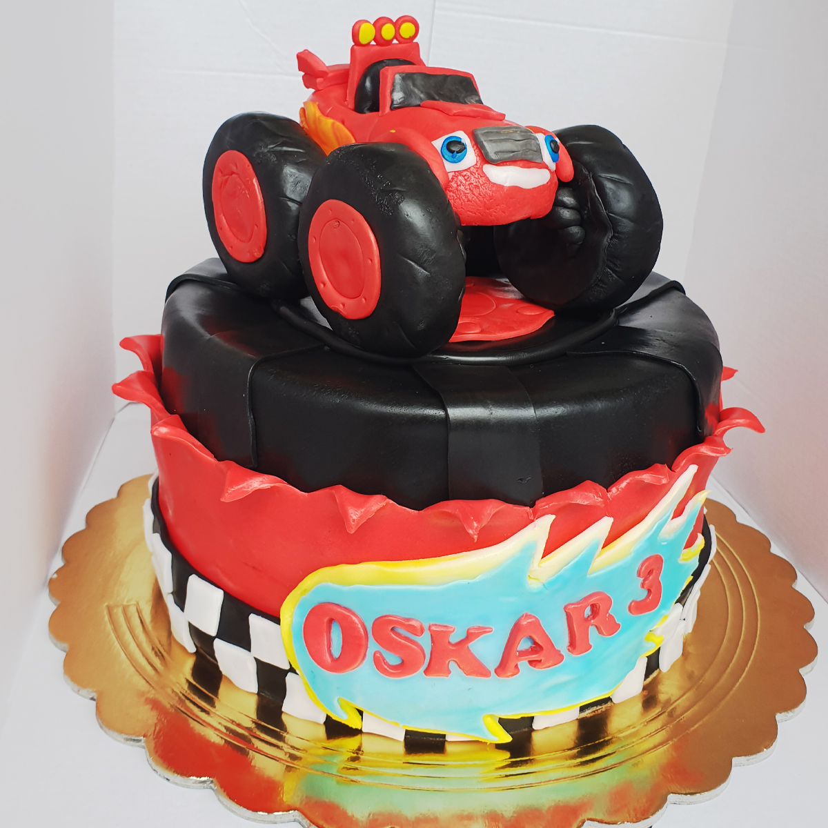 tort_na_zamowienie_dla_chlopca_tort_z_figurka_monster_trucka_tortykasipl