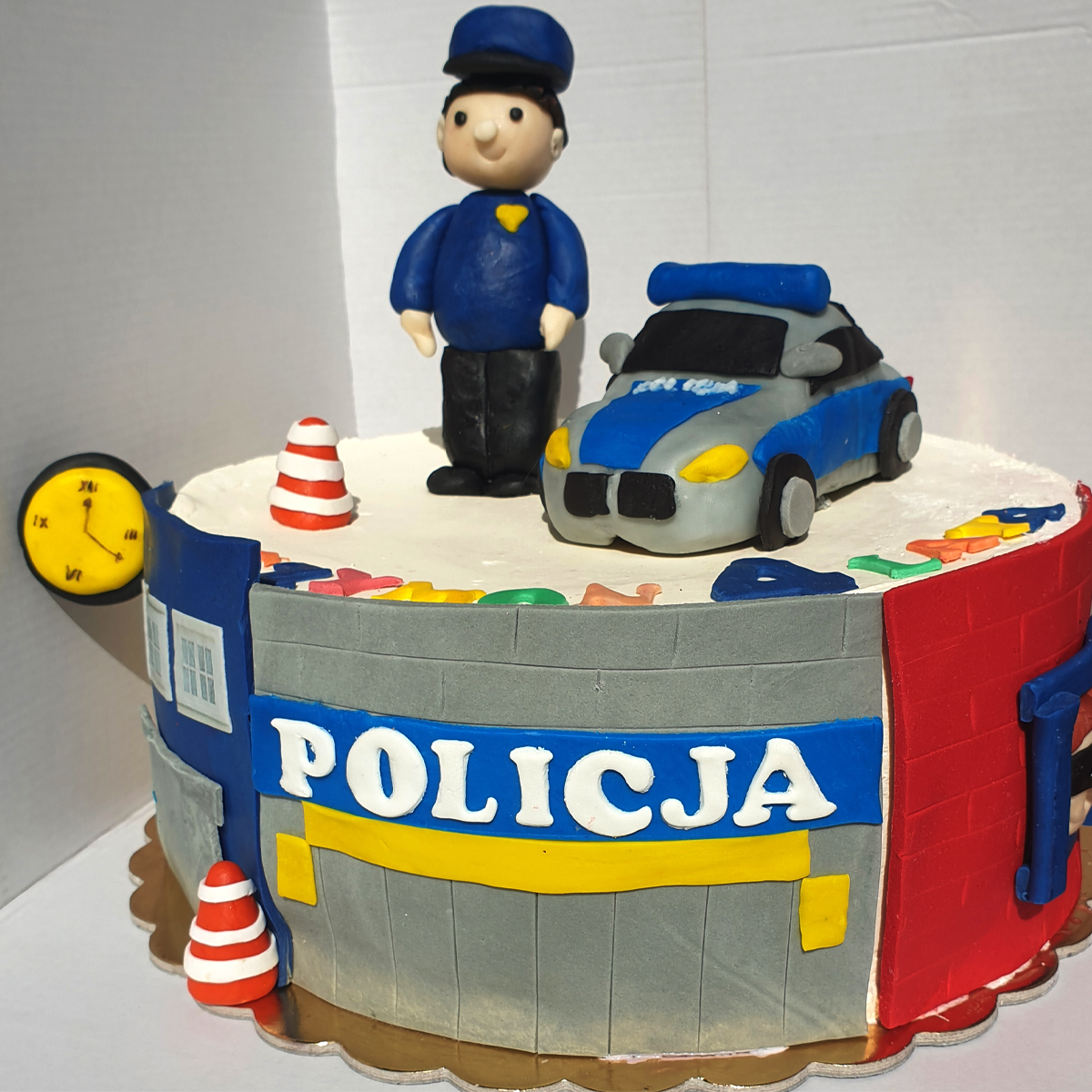 tort_na_zamowienie_tort_z_policja_dla_chlopca_tortykasipl